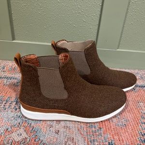 b.o.c. Kara Slip-On Chelsea Boot